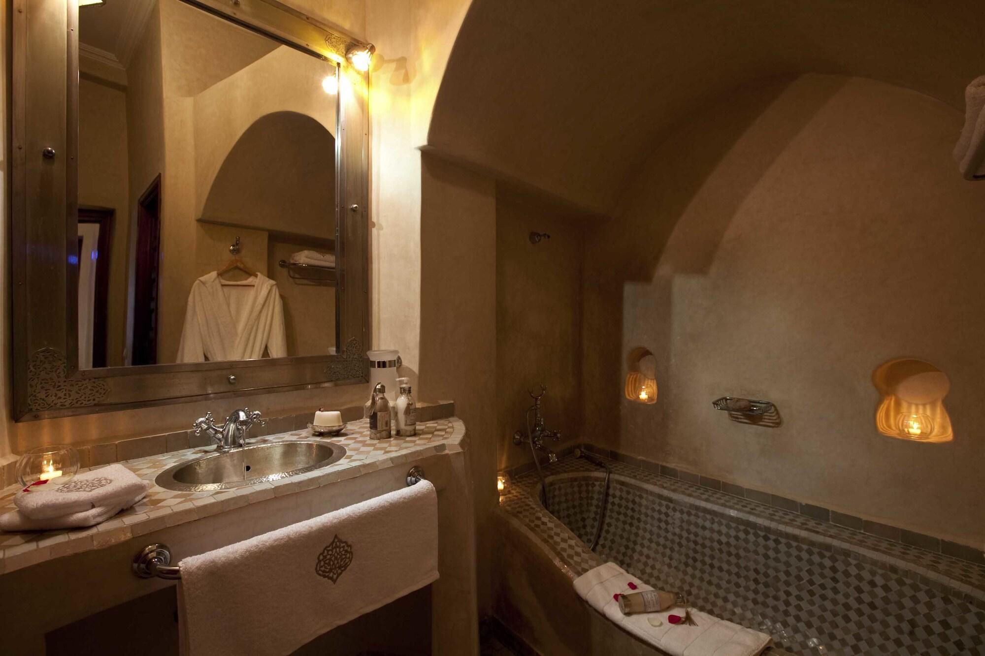Riad Les Bougainvilliers Marrakesh Exterior photo